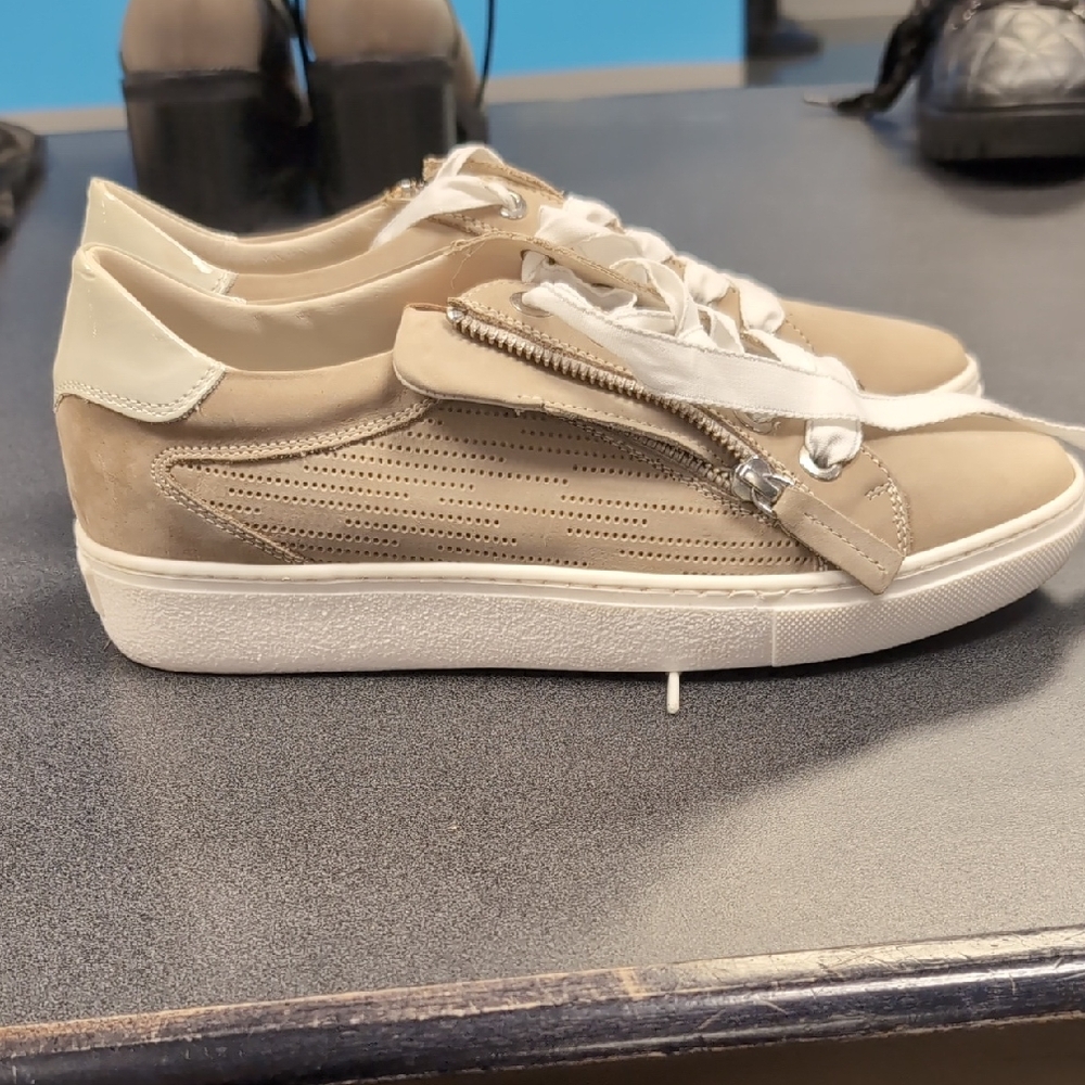Chic Tan Women's Sneakers with Zipper Detail